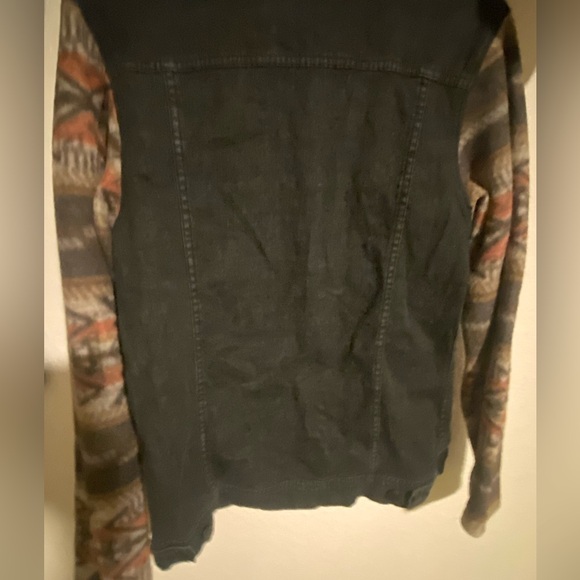 Sweet ZAK Brand Jacket!  Black denim body & Aztec tribal designed fleece sleeves - Picture 8 of 8